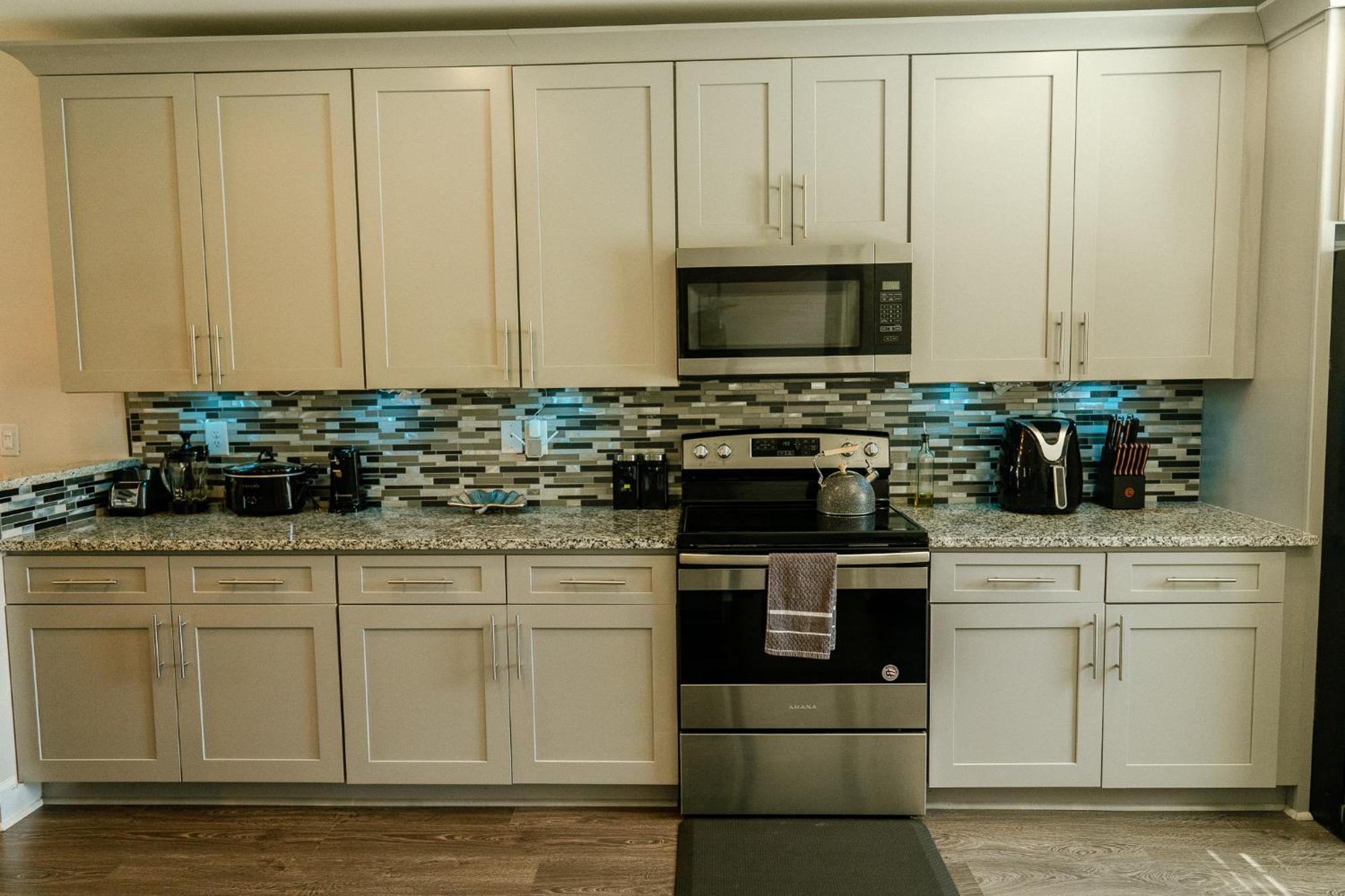 Enjoy This Mini-Mansion Near Downtown And The Airport! Атланта Экстерьер фото