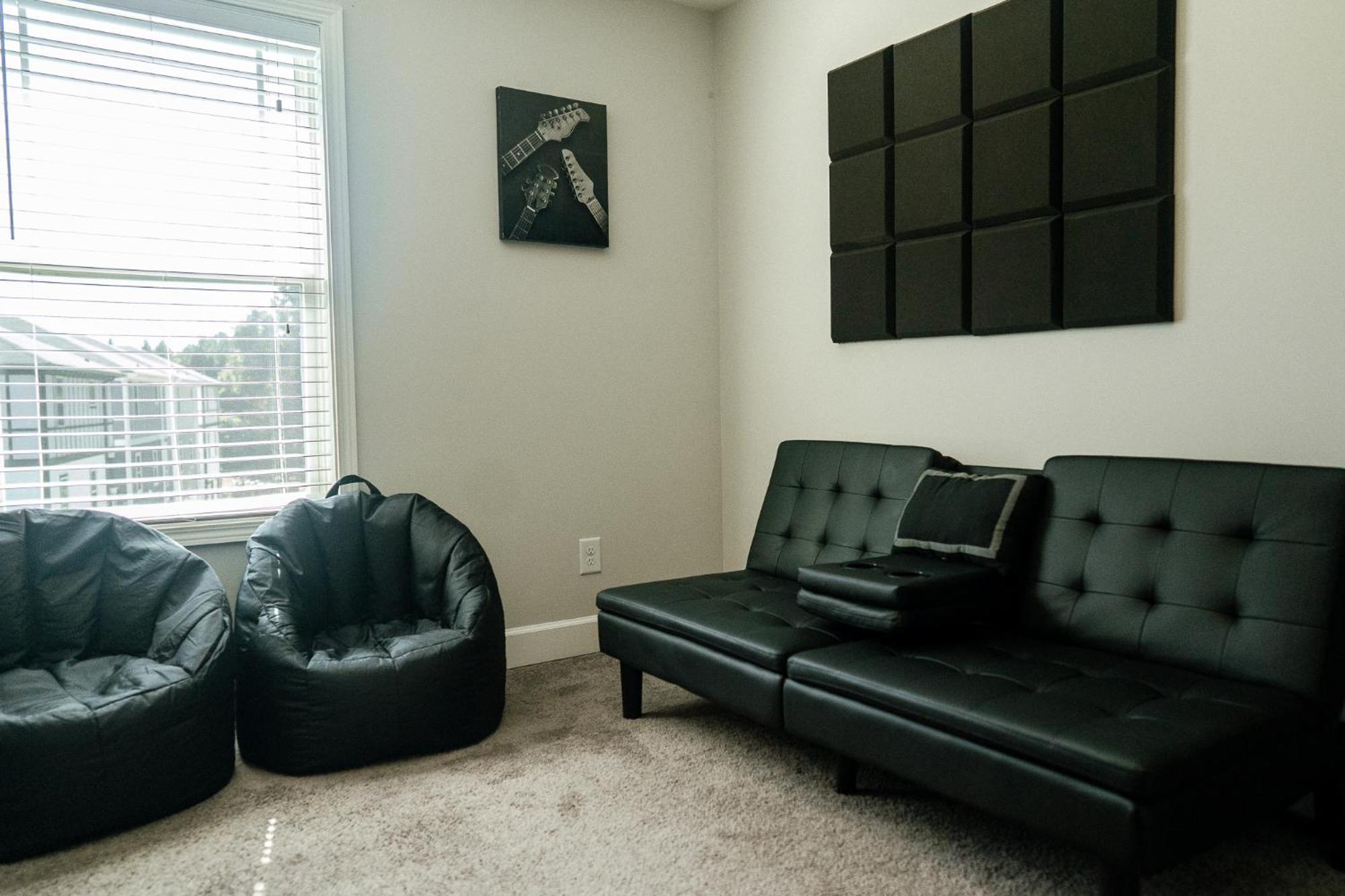 Enjoy This Mini-Mansion Near Downtown And The Airport! Атланта Экстерьер фото